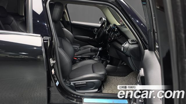 MINI Cooper S 5Door Standard 3rd 2019 — фото 26