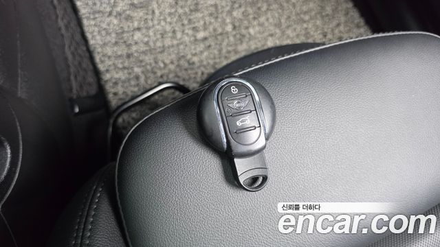 MINI Cooper S 5Door Standard 3rd 2019 — фото 27