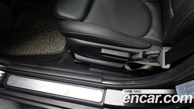 MINI Cooper S 5Door Standard 3rd 2019 — фото 30