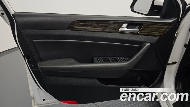 Hyundai Sonata (LF) 2.0 Smart 2016 — фото 24