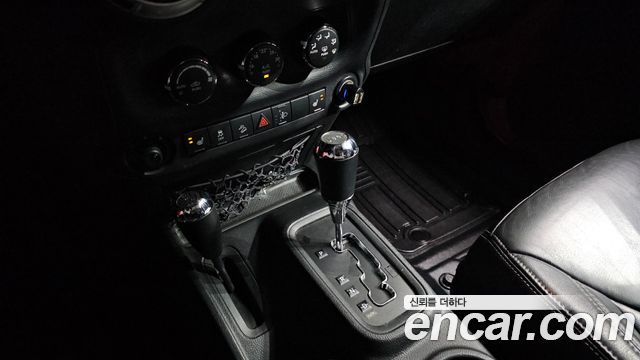 Jeep Wrangler (JK) 3.6 Sahara 4Door 2017 — фото 9