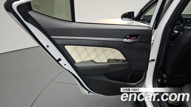 Hyundai Avante (AD) 1.6 GDI Premium 2016 — фото 25