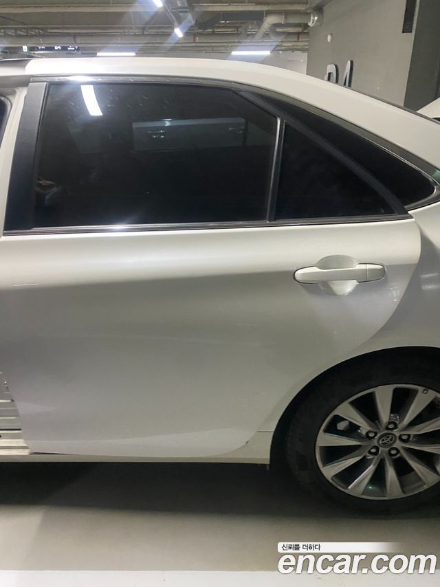Toyota Camry Hybrid XLE 2016 — фото 8