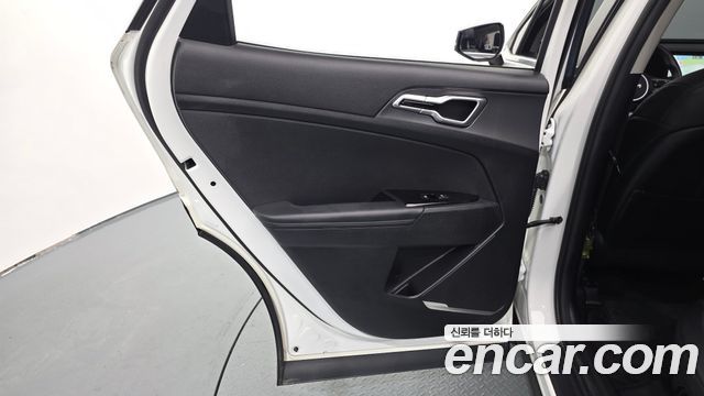 Kia Sportage (V) Diesel 2.0 2WD Nobleless 2023 — фото 25