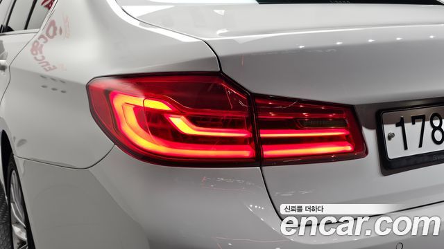 BMW 5 Series (G30) 530i Luxury Plus 2018 — фото 23