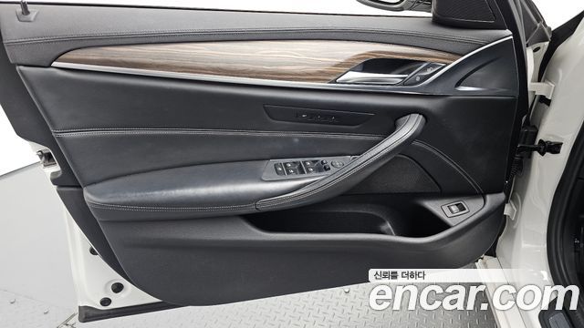 BMW 5 Series (G30) 530i Luxury Plus 2018 — фото 24