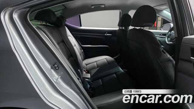 Hyundai Avante (AD) 1.6 GDI Value Plus 2017 — фото 11