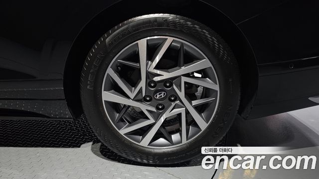 Hyundai Grandeur (GN7) 2,5 Gasoline 2WD Exclusive 2023 — фото 27