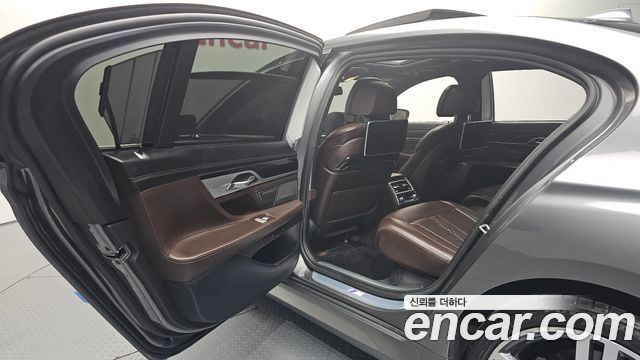 BMW 7 Series (G11) 740Li xDrive M Sport Package 2018 — фото 12