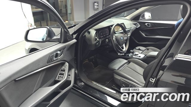 BMW 1 Series (F40) 120i Sports 2023 — фото 10