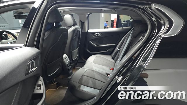 BMW 1 Series (F40) 120i Sports 2023 — фото 11