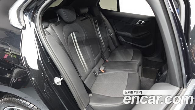 BMW 1 Series (F40) 120i Sports 2023 — фото 12