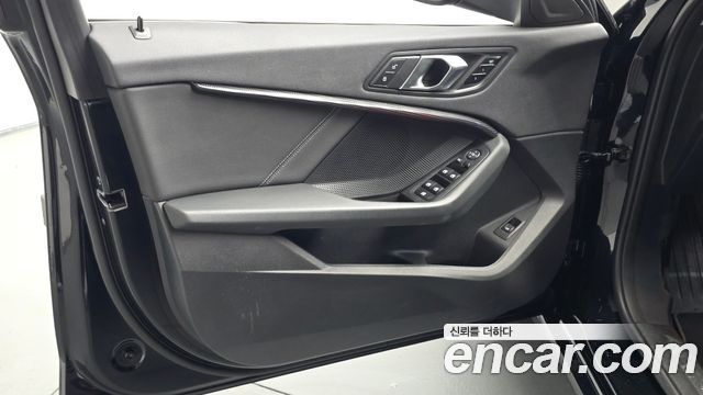 BMW 1 Series (F40) 120i Sports 2023 — фото 24