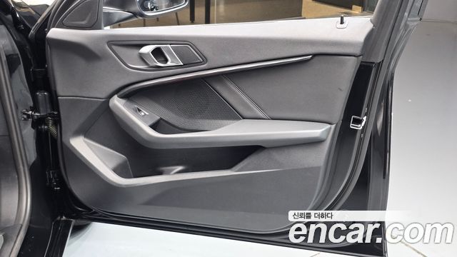 BMW 1 Series (F40) 120i Sports 2023 — фото 25