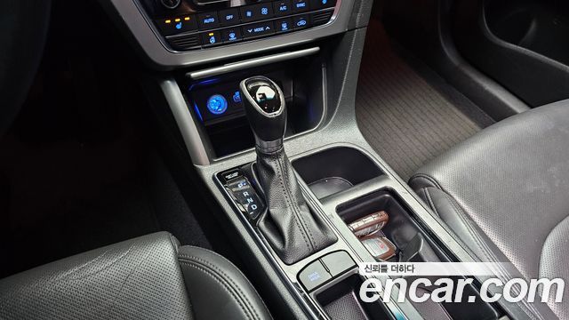Hyundai Sonata (LF) 2.0 Smart 2015 — фото 9