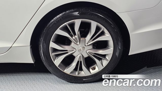 Hyundai Sonata (LF) 2.0 Smart 2015 — фото 27