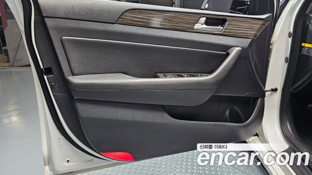Hyundai Sonata (LF) 2.0 Smart 2015 — фото 30