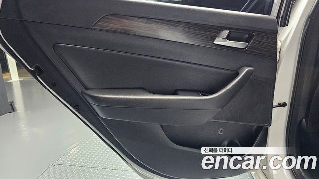 Hyundai Sonata (LF) 2.0 Smart 2015 — фото 31