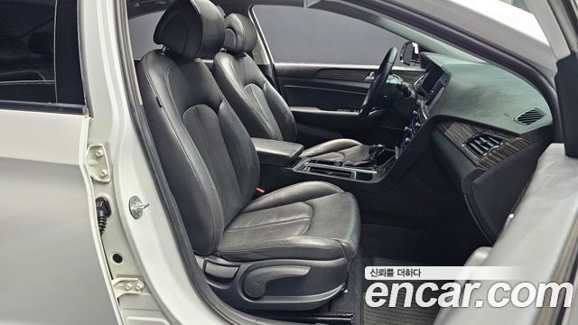 Hyundai Sonata (LF) 2.0 Smart 2015 — фото 32