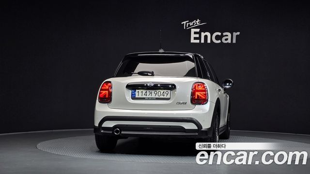 MINI Cooper 5Door Classic Third Generation 2023 — фото 4