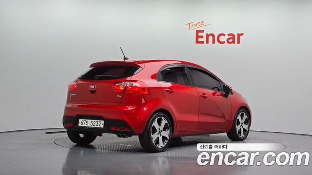 Kia Pride 1.6 GDI Hatchback Prestige 2014 — фото 2