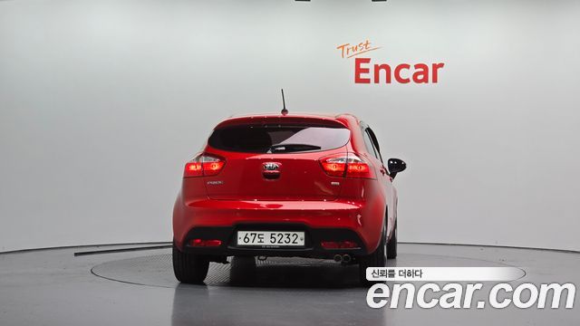 Kia Pride 1.6 GDI Hatchback Prestige 2014 — фото 4