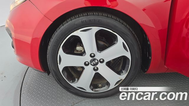 Kia Pride 1.6 GDI Hatchback Prestige 2014 — фото 5