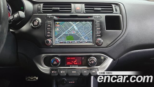 Kia Pride 1.6 GDI Hatchback Prestige 2014 — фото 12