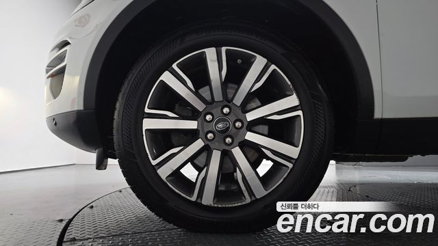 Land Rover Discovery Sport 2.0 TD4 HSE Luxury 2017 — фото 5