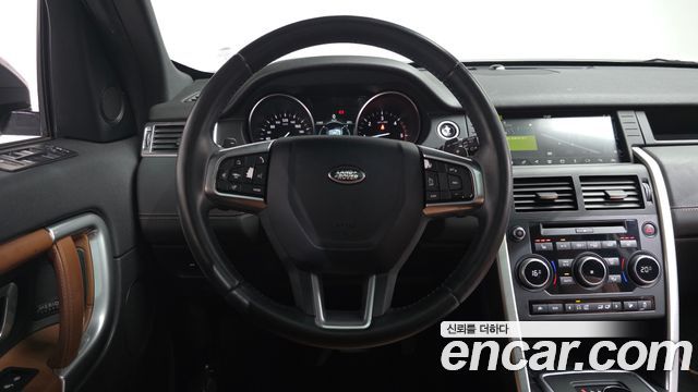 Land Rover Discovery Sport 2.0 TD4 HSE Luxury 2017 — фото 13