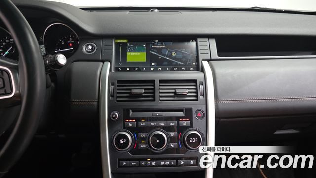 Land Rover Discovery Sport 2.0 TD4 HSE Luxury 2017 — фото 14