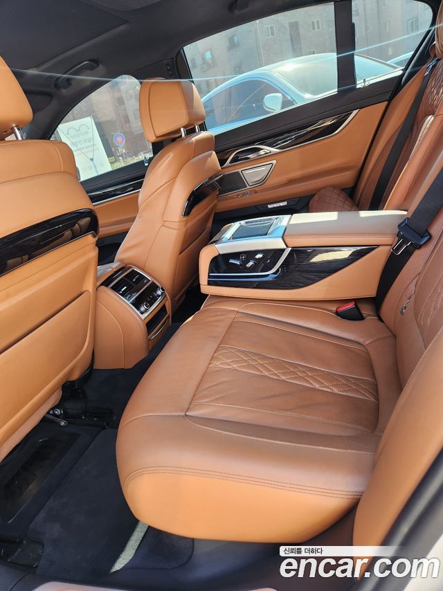BMW 7 Series (G11) 740d xDrive M Sport 2017 — фото 8