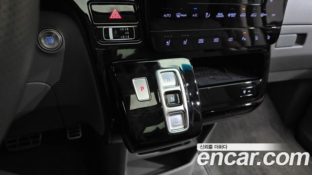 Hyundai Staria HEV 1.6 Lounge 7-Seater Inspiration 2025 — фото 9
