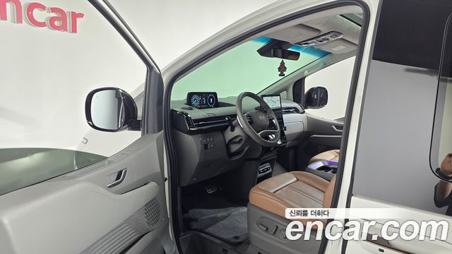 Hyundai Staria HEV 1.6 Lounge 7-Seater Inspiration 2025 — фото 10