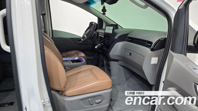 Hyundai Staria HEV 1.6 Lounge 7-Seater Inspiration 2025 — фото 26