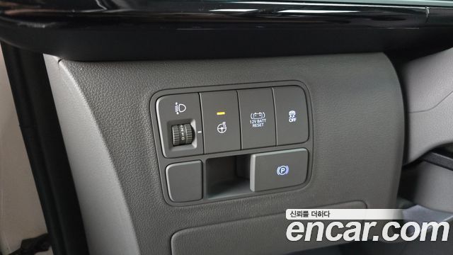 Hyundai Staria HEV 1.6 Lounge 7-Seater Inspiration 2025 — фото 28
