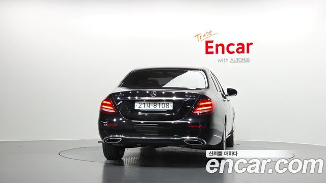 Mercedes-Benz E-Class (W213) E300 4MATIC Exclusive 2018 — фото 4