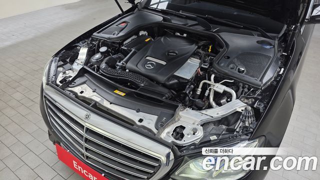Mercedes-Benz E-Class (W213) E300 4MATIC Exclusive 2018 — фото 6