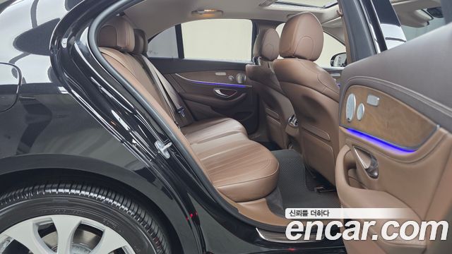 Mercedes-Benz E-Class (W213) E300 4MATIC Exclusive 2018 — фото 11