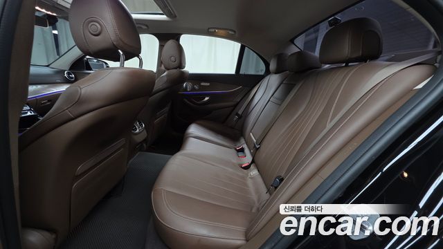 Mercedes-Benz E-Class (W213) E300 4MATIC Exclusive 2018 — фото 12
