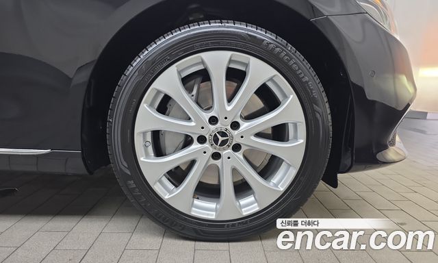 Mercedes-Benz E-Class (W213) E300 4MATIC Exclusive 2018 — фото 21