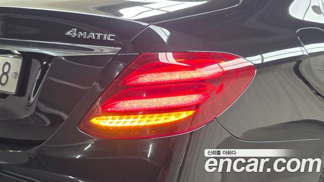 Mercedes-Benz E-Class (W213) E300 4MATIC Exclusive 2018 — фото 23