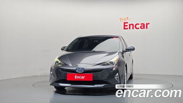Toyota Prius (IV) 1.8 E 2018 — фото 3