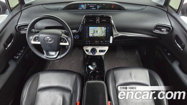 Toyota Prius (IV) 1.8 E 2018 — фото 7