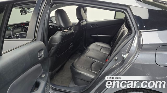Toyota Prius (IV) 1.8 E 2018 — фото 15