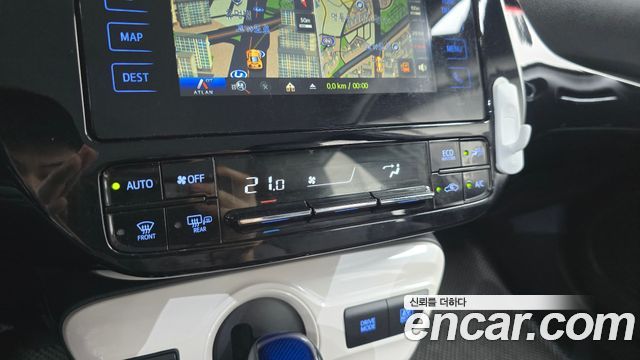 Toyota Prius (IV) 1.8 E 2018 — фото 17