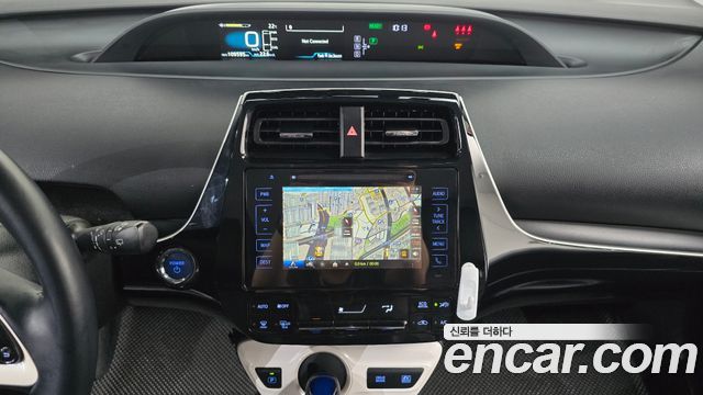 Toyota Prius (IV) 1.8 E 2018 — фото 18