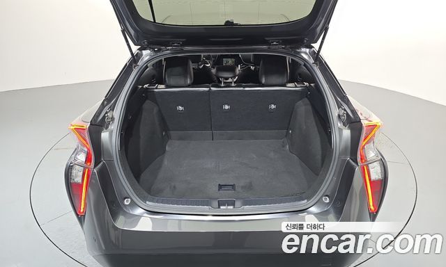 Toyota Prius (IV) 1.8 E 2018 — фото 21