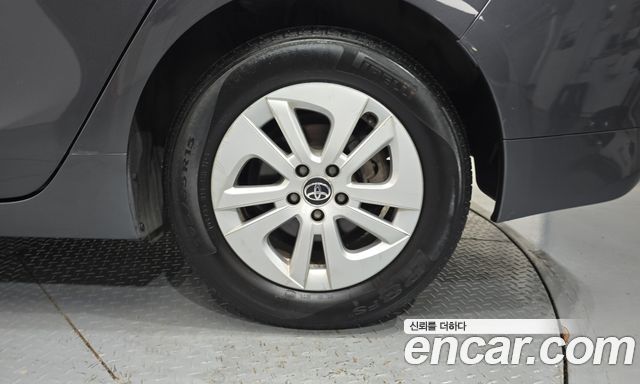 Toyota Prius (IV) 1.8 E 2018 — фото 27