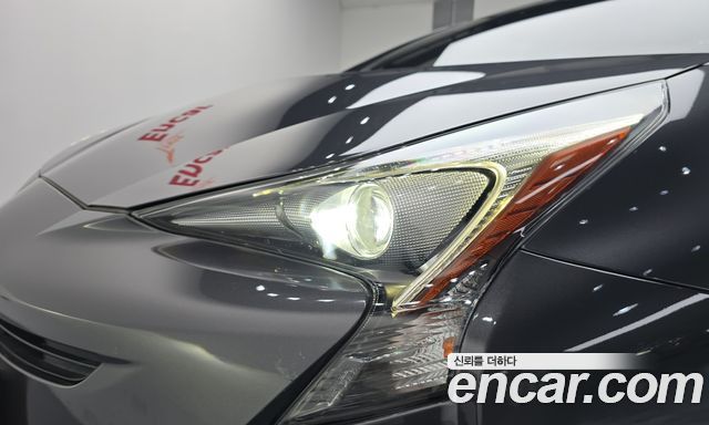 Toyota Prius (IV) 1.8 E 2018 — фото 28